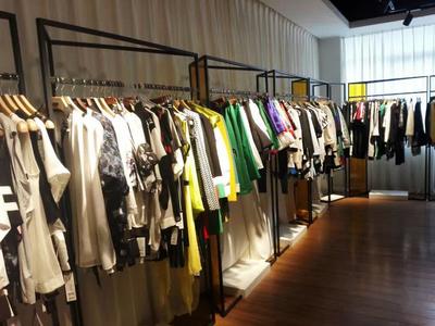 以卓越產(chǎn)品與暖心服務，贏得服裝鞋帽零售市場